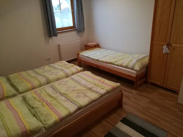 Ložnice se třemi lůžky v podkroví